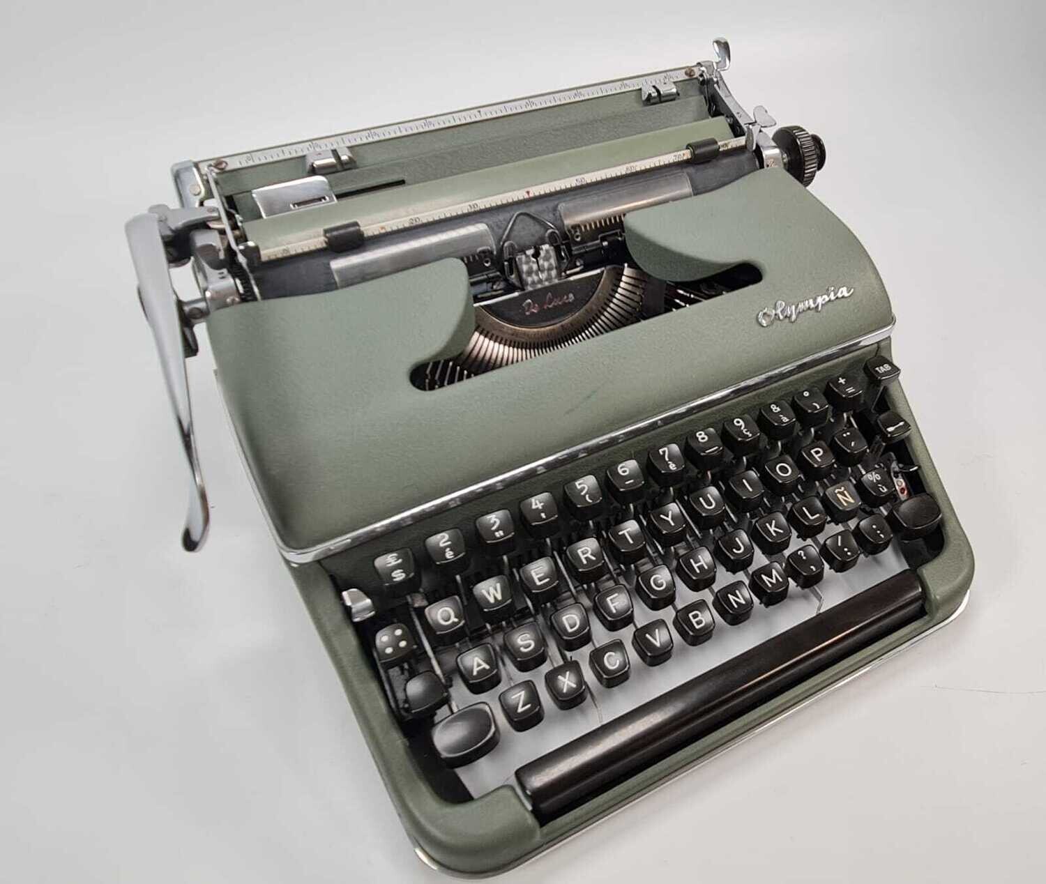 Olympia SM3 Olive Green Original Typewriter