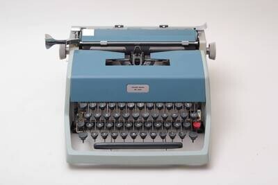 Olivetti Studio de Luxe Original Typewriter, Vintage, Mint Condition, Manual Portable, Professionally Serviced by Typewriter.Company