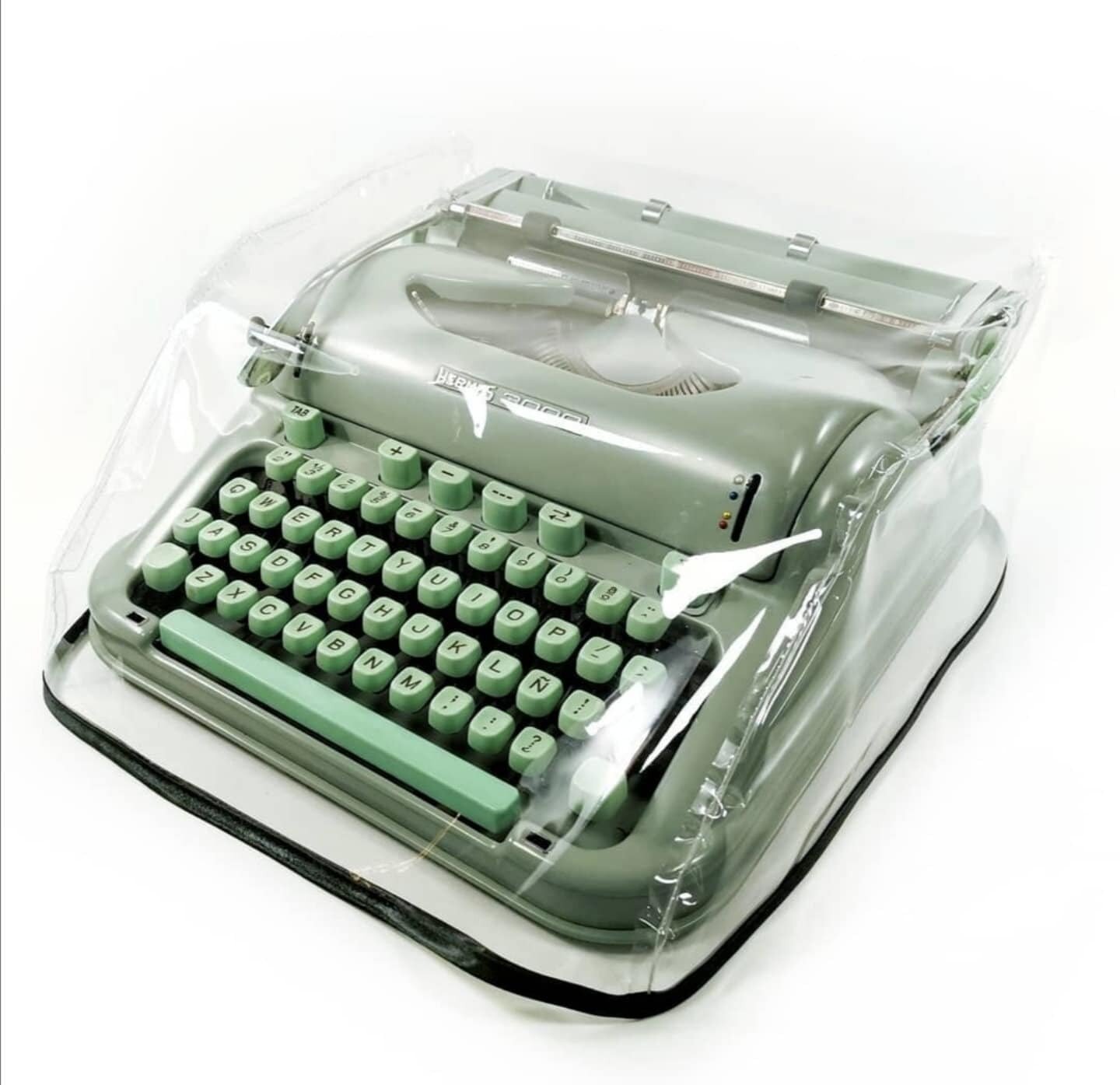 MEDIUM Transparent Dust Cover for Hermes 3000 Typewriter (round top edition)