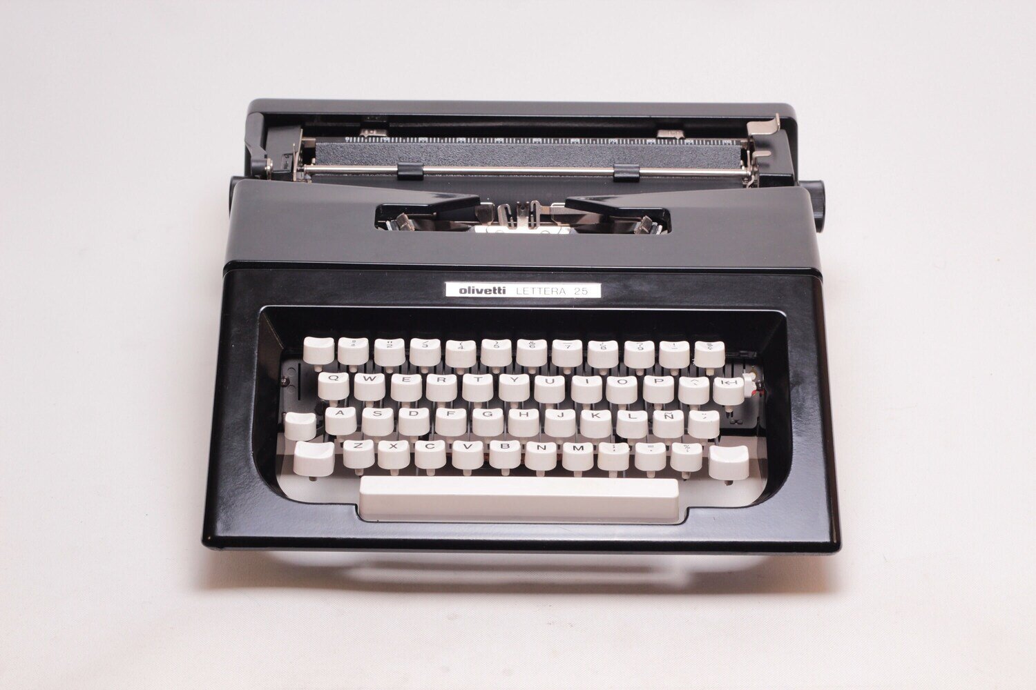 Lettera 25 Black Typewriter, Vintage, Manual Portable, Professionally Serviced by Typewriter.Company