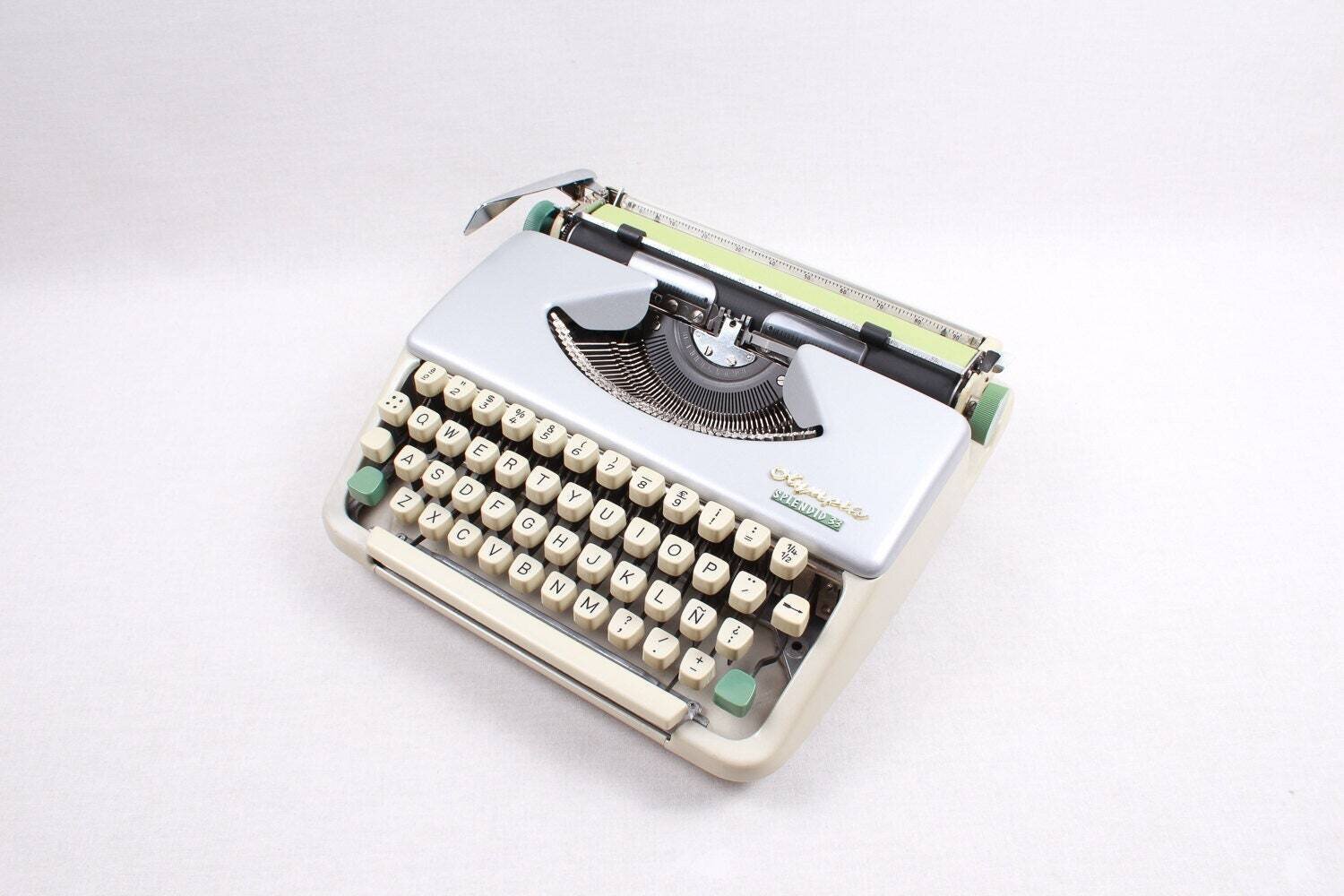 Olympia Splendid 33 Cream & Silver Typewriter, Vintage, Mint Condition, Manual Portable, Professionally Serviced by Typewriter.Company