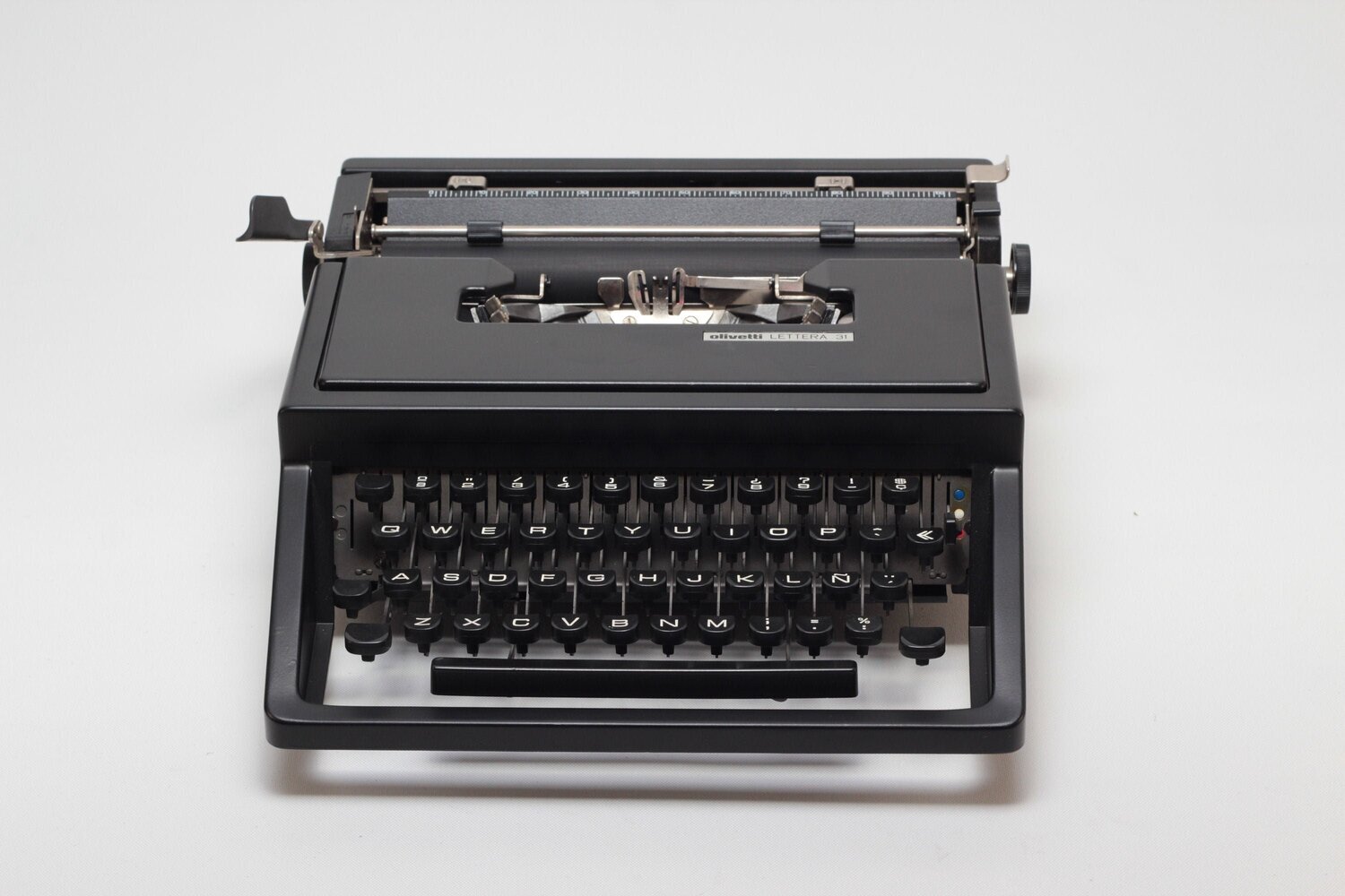 Olivetti Dora Black Typewriter, Mint Condition, Vintage, Manual Portable, Professionally Serviced by Typewriter.Company