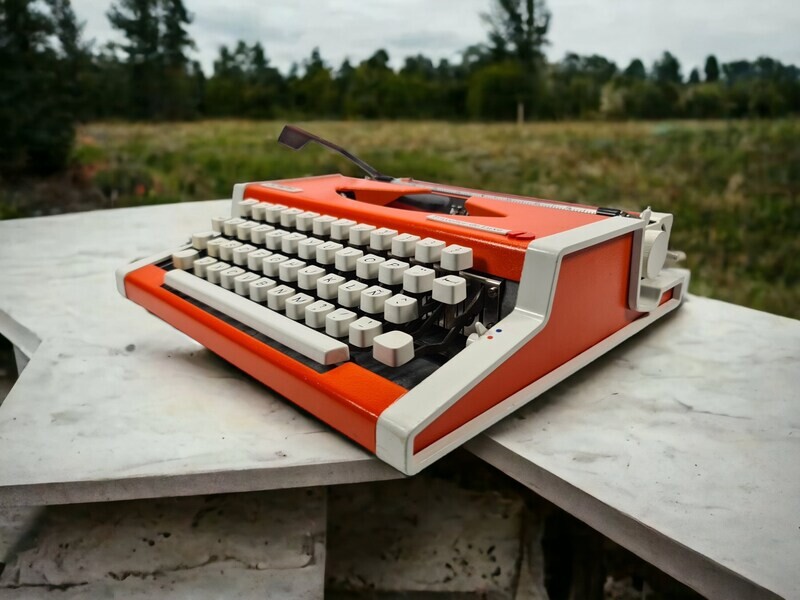 Olympia Traveller de Luxe Orange Typewriter, Vintage, Mint Condition, Manual Portable, Professionally Serviced by Typewriter.Company