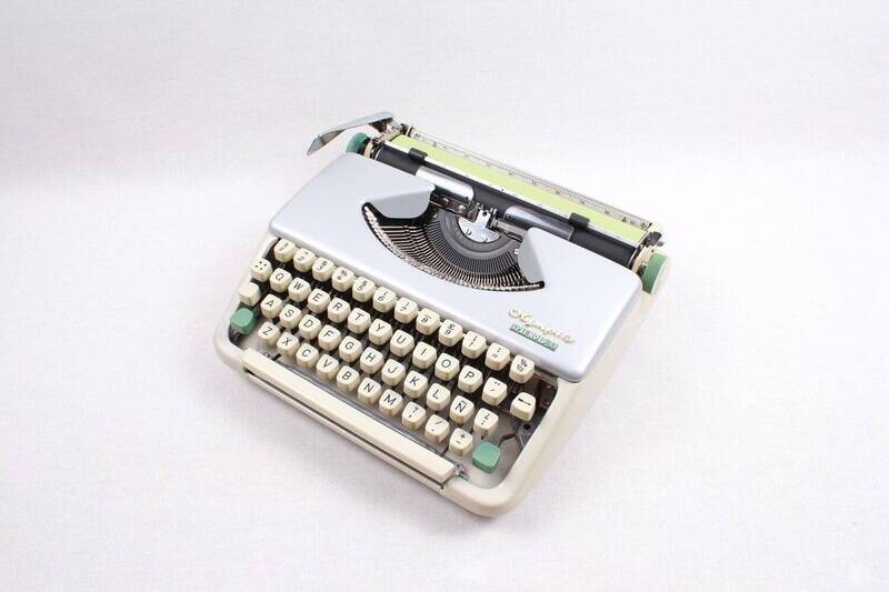 Olympia Splendid 33 Cream &amp; Silver Typewriter, Vintage, Mint Condition, Manual Portable, Professionally Serviced by Typewriter.Company