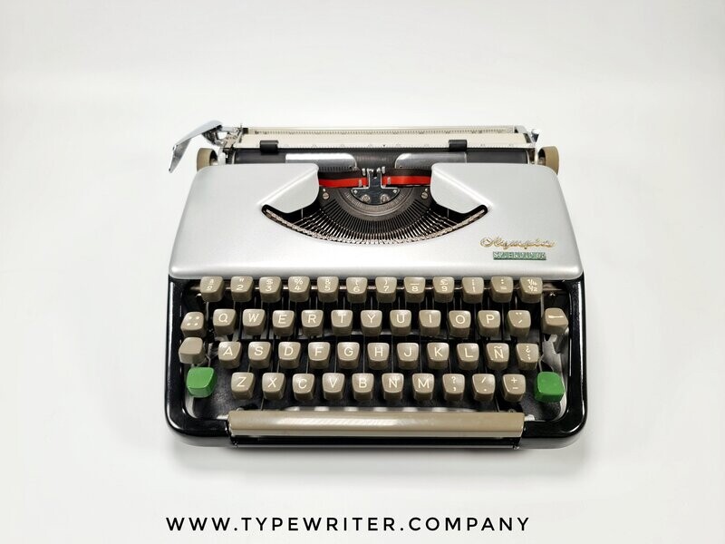 Olympia Splendid 33 Custom Black &amp; Silver, Vintage, Mint Condition, Manual Portable, Professionally Serviced by Typewriter.Company