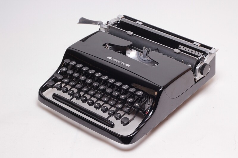 Limited Edition Pluma 22 Black Typewriter, Professionally Serviced