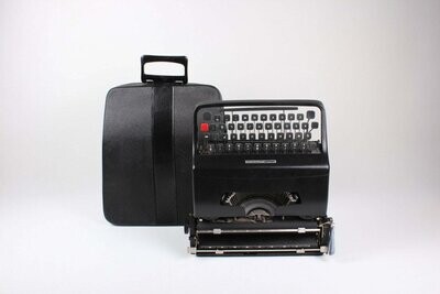 OLIVETTI Lettera 32 matte black portable manual typewriter, professionally serviced