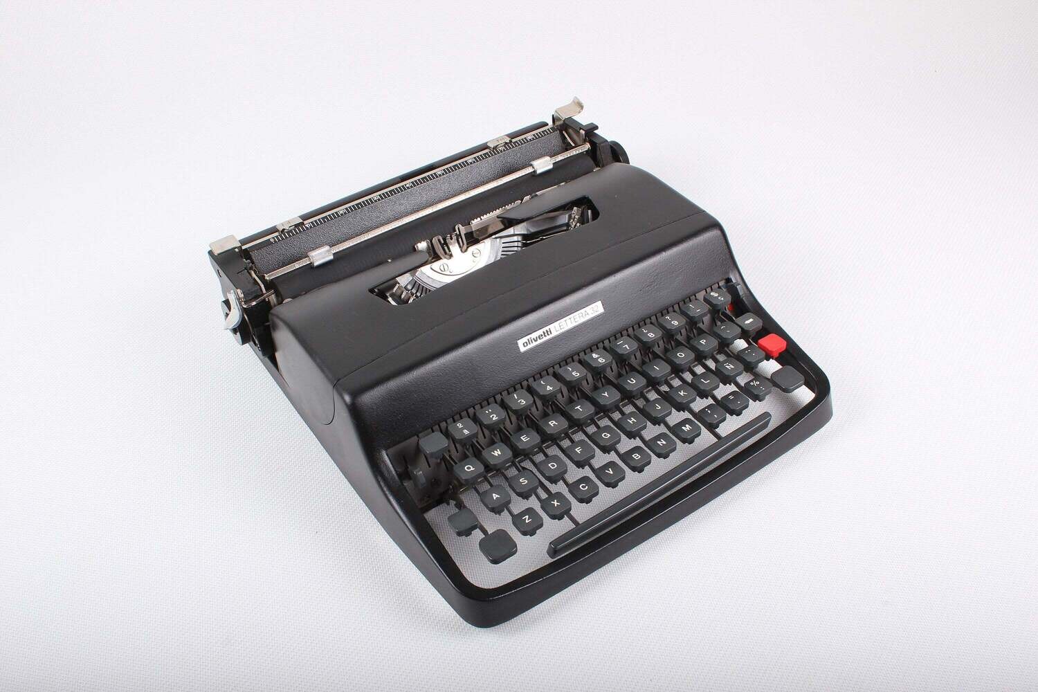 Olivetti Lettera 32 Matte Black Vintage, Manual Typewriter, Refurbished