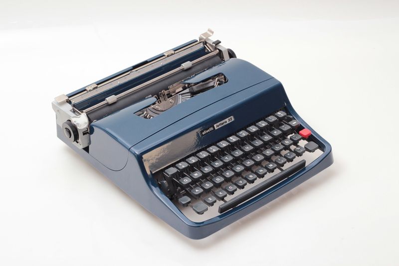 Olivetti Lettera 32 Pro Navy Blue Vintage Manual Typewriter, Restored