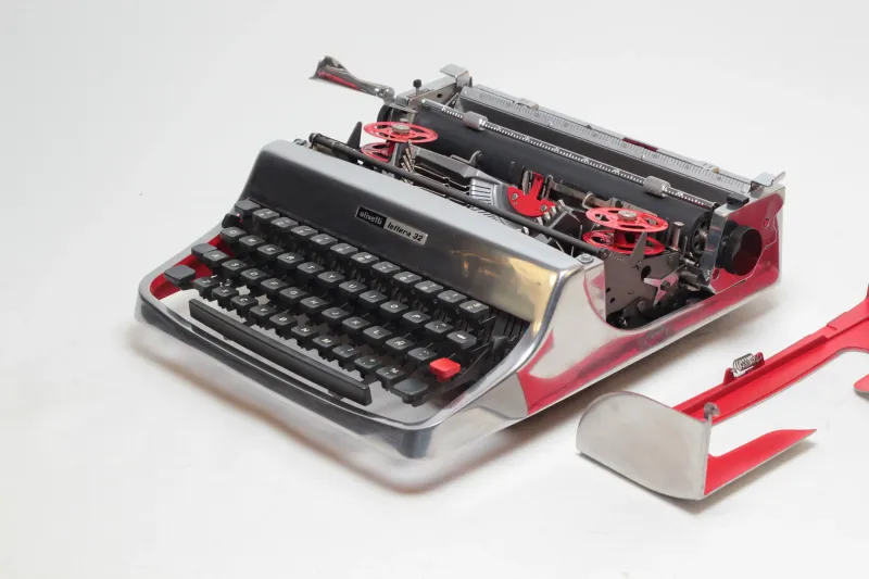 Olivetti Lettera 32 Polished Silver Vintage Manual Typewriter, Refurbished