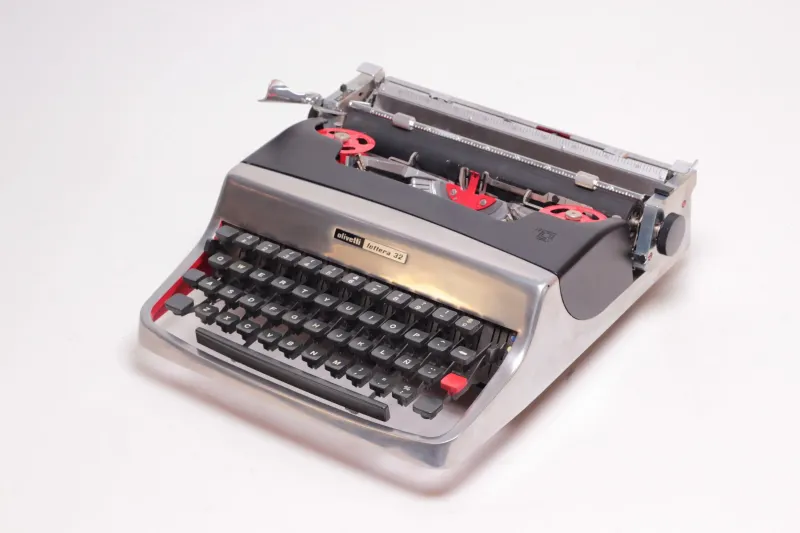 Olivetti Lettera 32 Polished Silver and Black Vintage Manual Typewriter, Refurbished