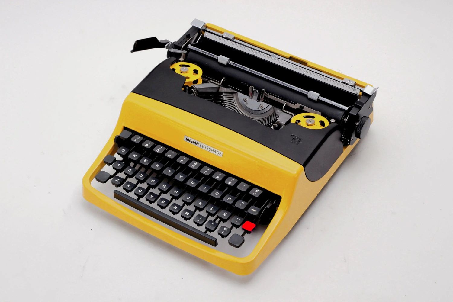 Olivetti Lettera 32 Custom Color Typewriter, Vintage, Manual Portable
