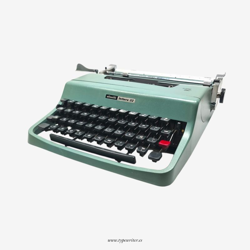 Olivetti Lettera 32 Original Green Vintage Manual Typewriter Serviced