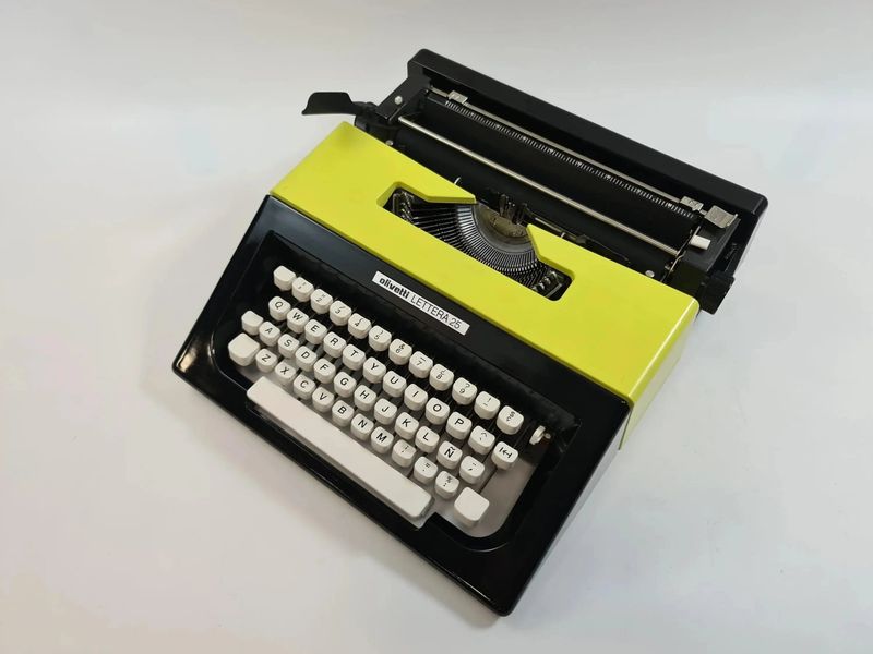 Olivetti Lettera 25 Custom Color, Vintage Manual Typewriter, Restored