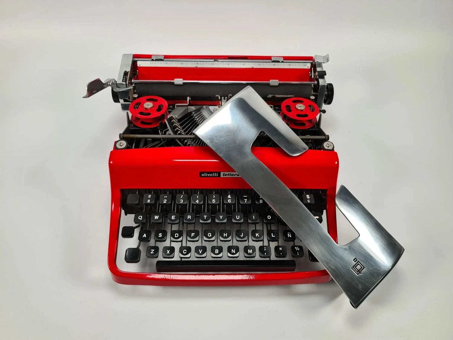 Olivetti Lettera 32 Red and Silver Vintage Manual Typewriter, Restored