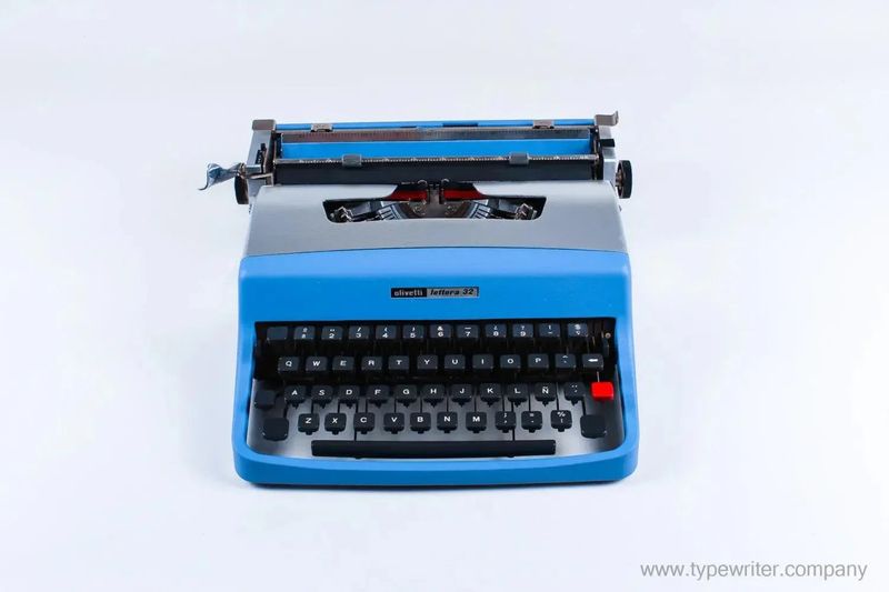 Olivetti Lettera 32 Blue &amp;Silver, Vintage Manual Typewriter, Restored
