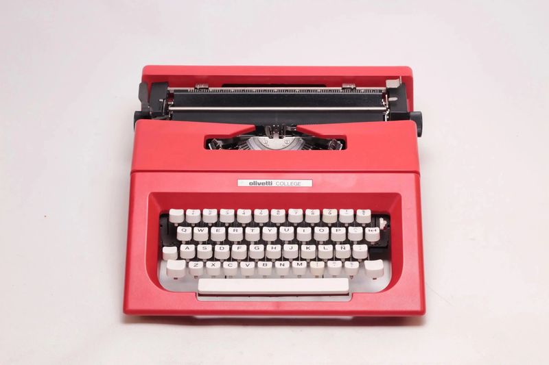 Olivetti College / Lettera 25 Red, Manual Vintage Typewriter, Serviced