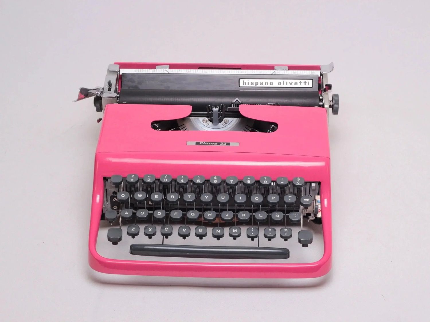 SOLD! Olivetti Pluma 22 Manual Vintage Typewriter, Portable, Serviced