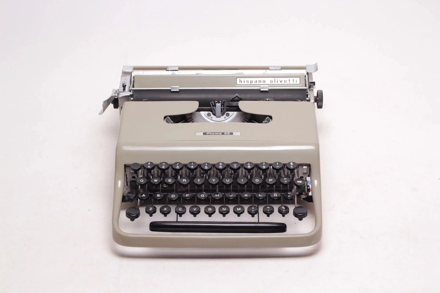 SOLD! Olivetti Pluma 22 Manual Vintage Typewriter, Portable, Serviced