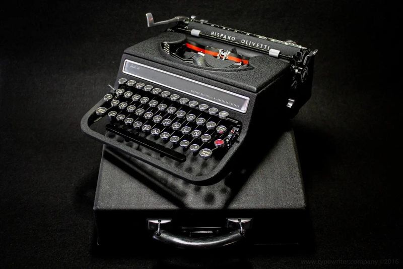 Olivetti Studio 46 (42) Classic Black Vintage Typewriter Serviced, case