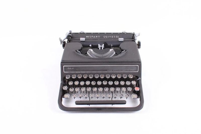 Hispano Olivetti Studio 46/ 42 Portable Manual Vintage Typewriter