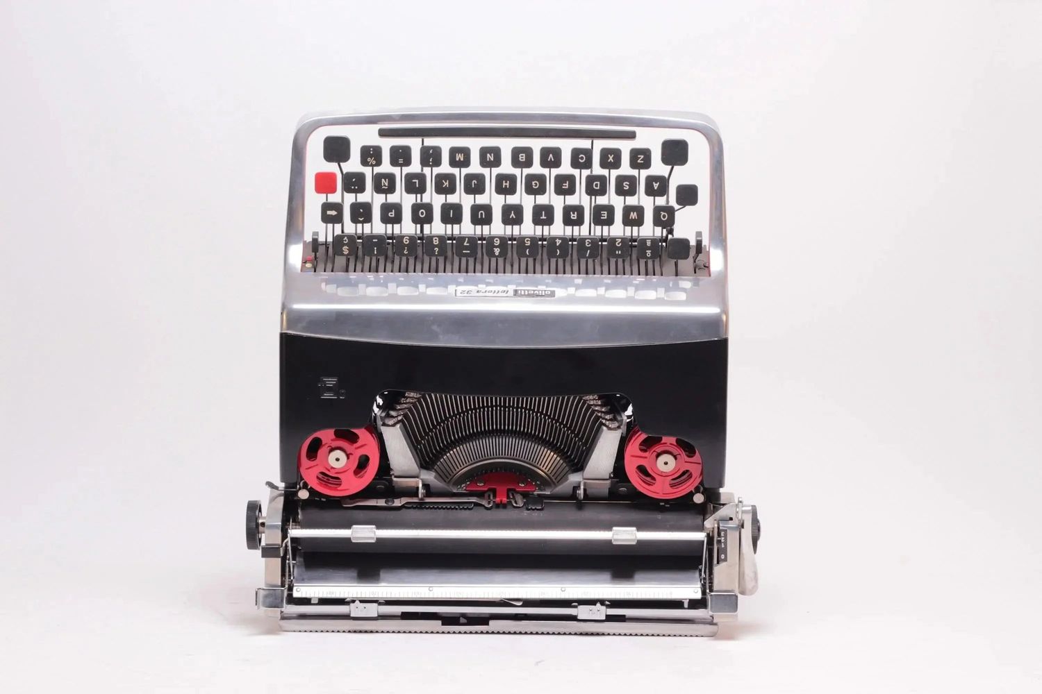 Olivetti Lettera 32 Polished Silver and Black Vintage Manual Typewriter, Refurbished