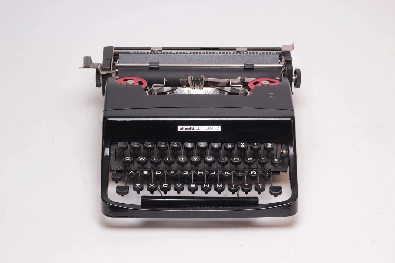 Olivetti Lettera 32 Glossy Black Vintage Manual Typewriter, Refurbished