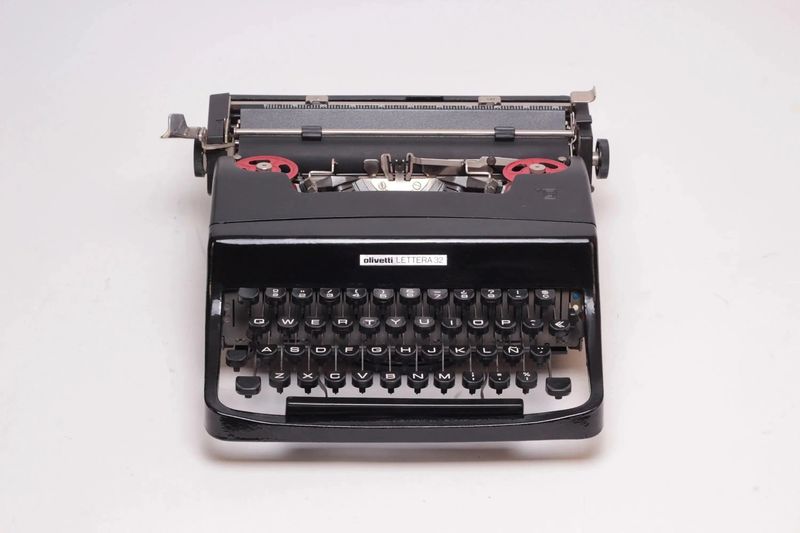 Olivetti Lettera 32 Glossy Black Vintage Manual Typewriter, Refurbished