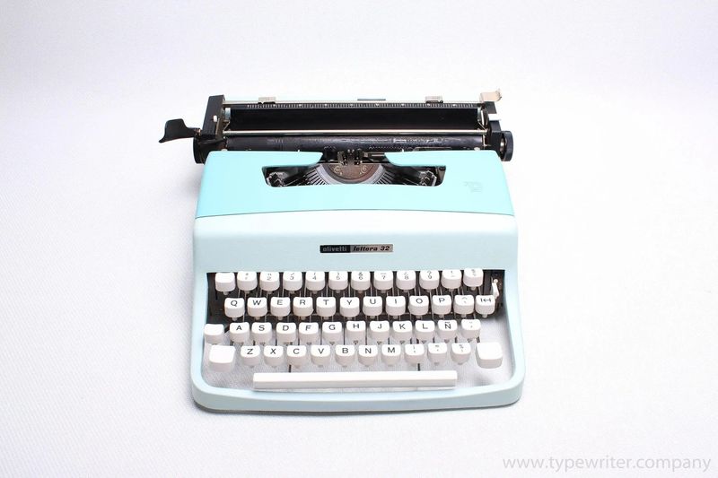 Olivetti Lettera 32 Light Blue, Vintage Manual Typewriter, Restored