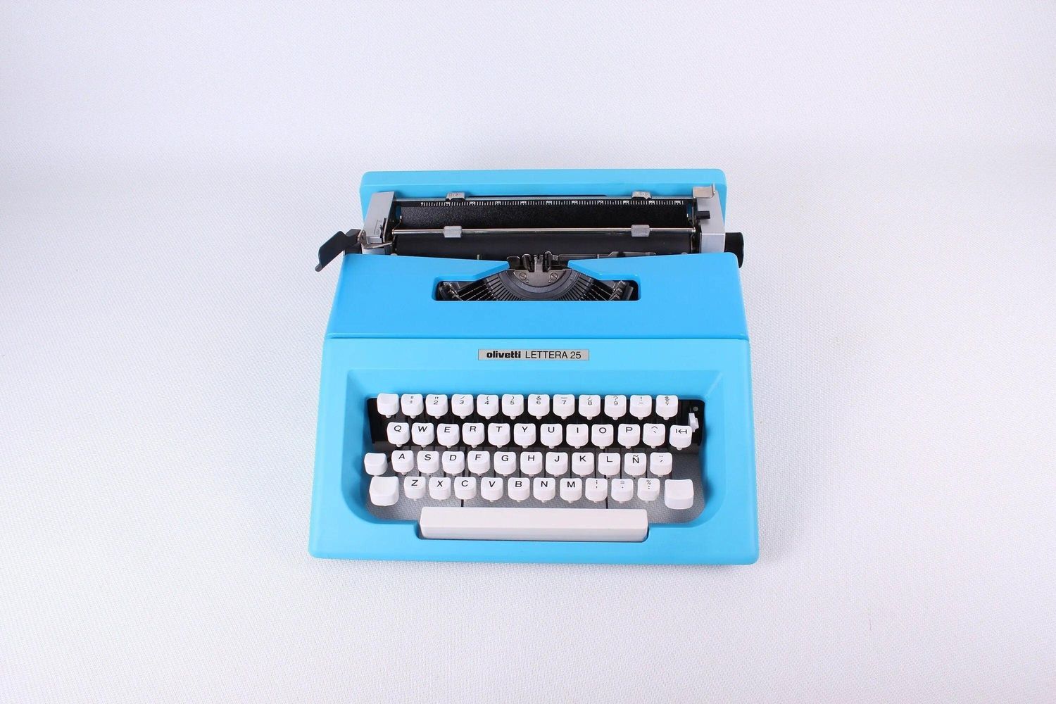 Olivetti Lettera 25 Blue, Vintage Manual Typewriter, Refurbished