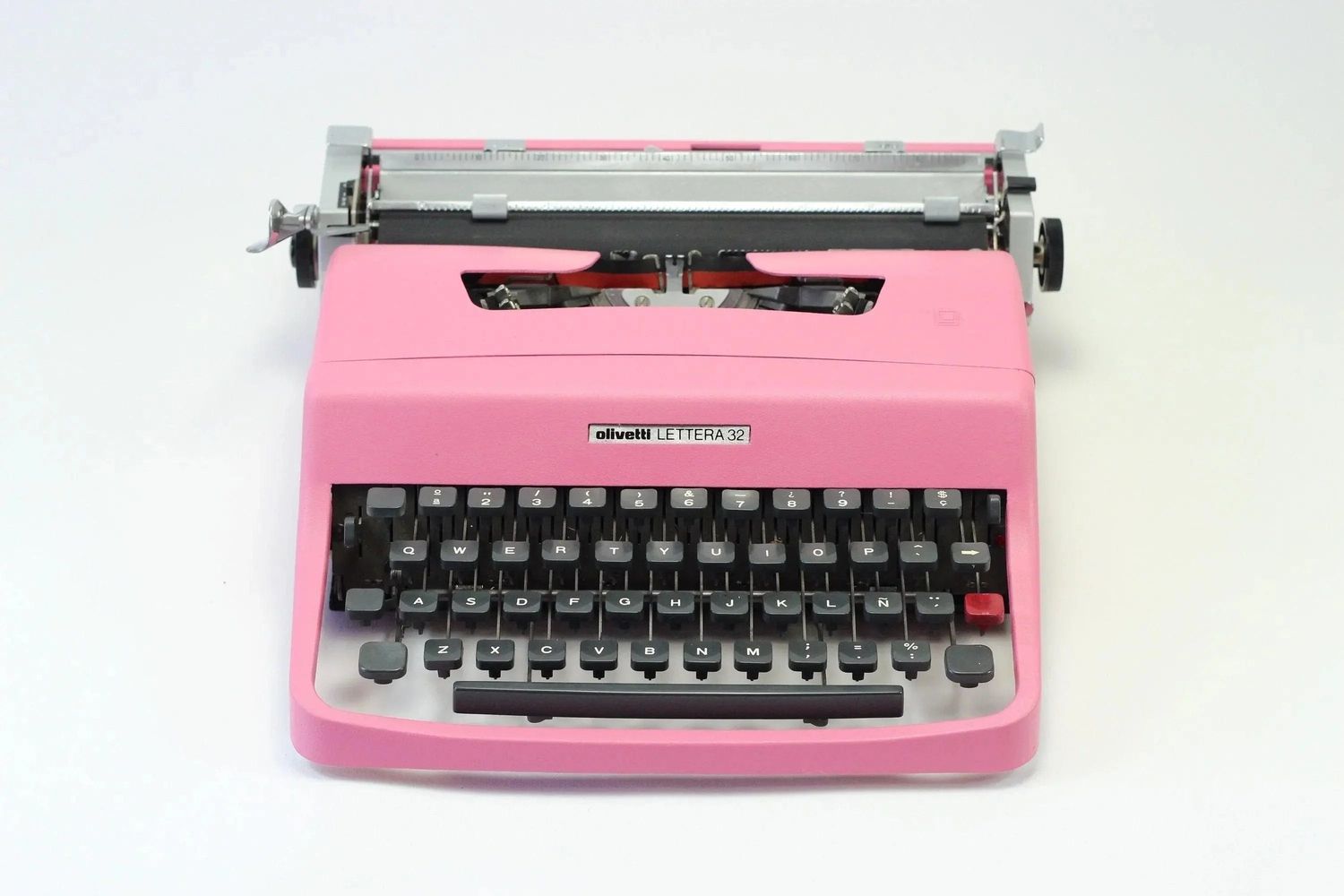 Olivetti Lettera 32 Pink, Vintage Manual Typewriter, Refurbished