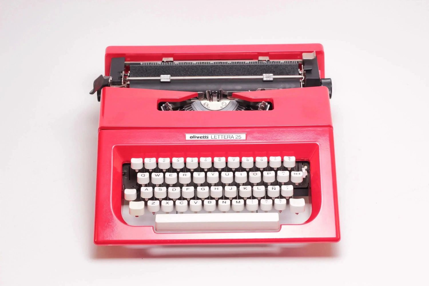 Olivetti Lettera 25 Red, Vintage Manual Typewriter, Refurbished