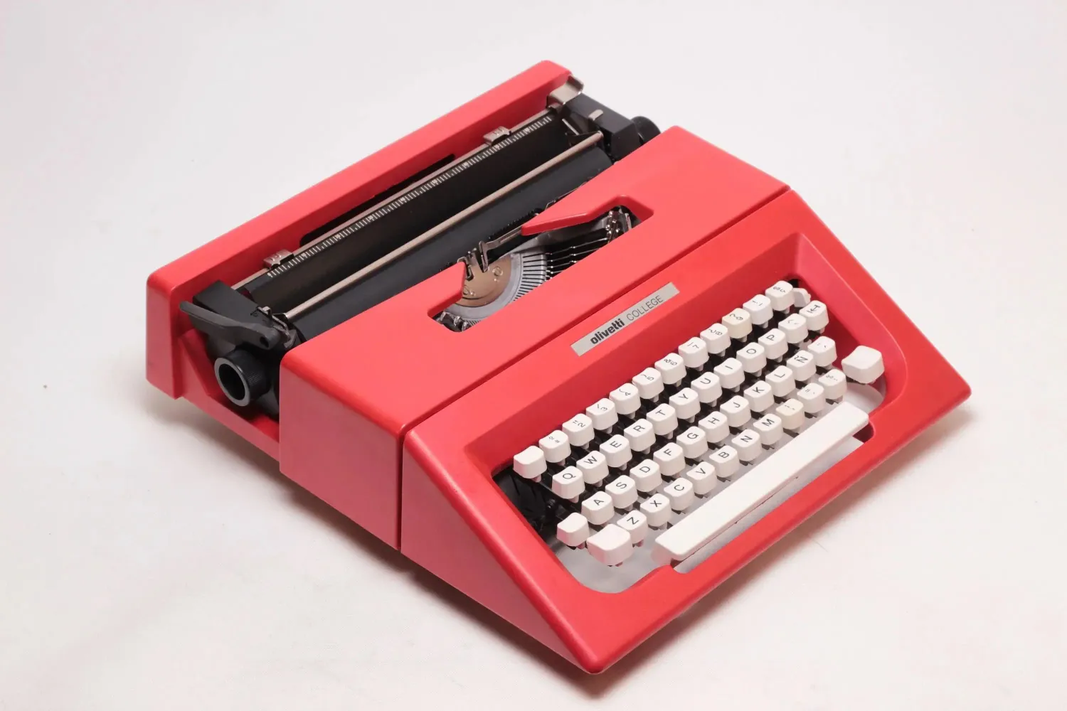 Olivetti College / Lettera 25 Red, Manual Vintage Typewriter, Serviced