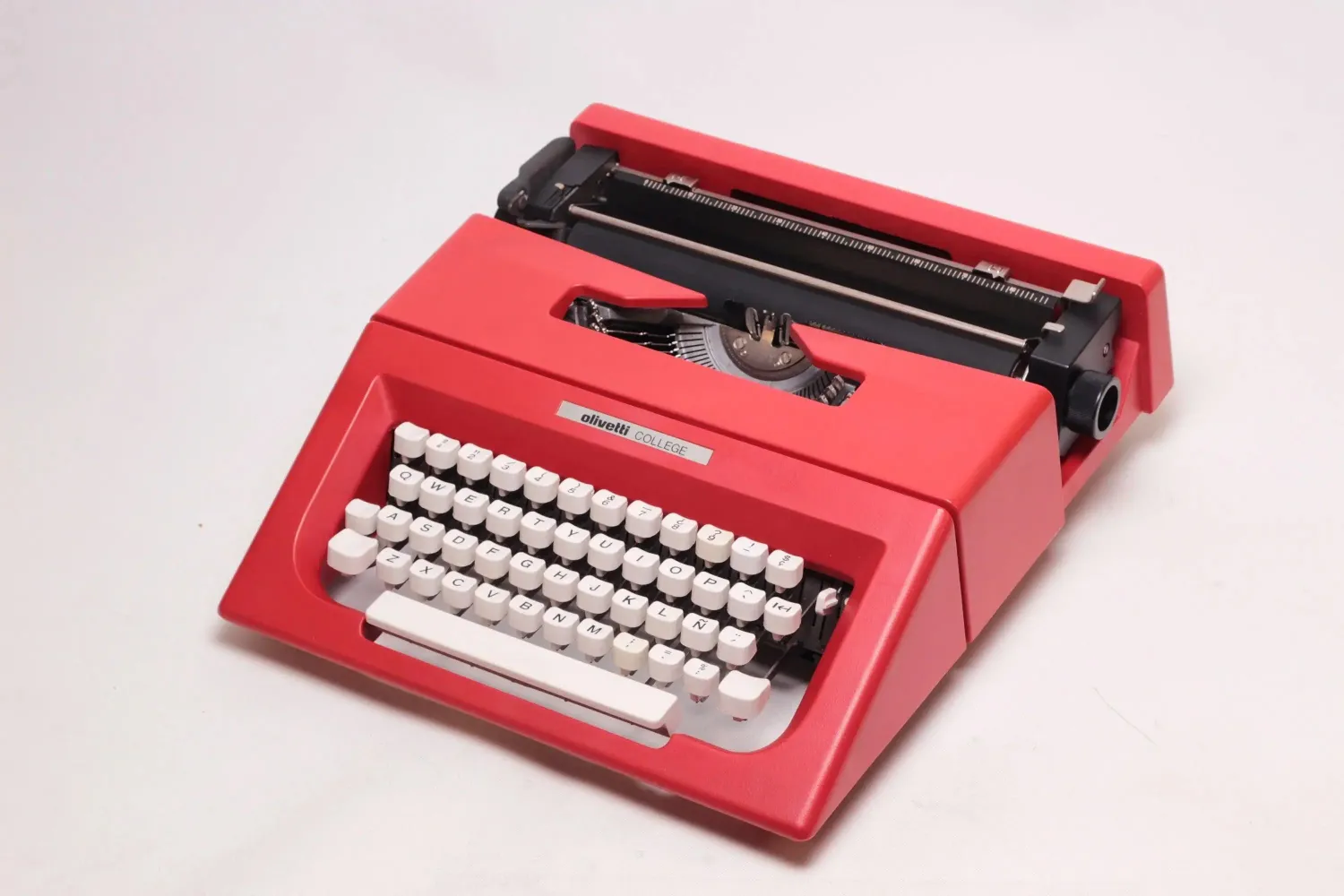 Olivetti College / Lettera 25 Red, Manual Vintage Typewriter, Serviced