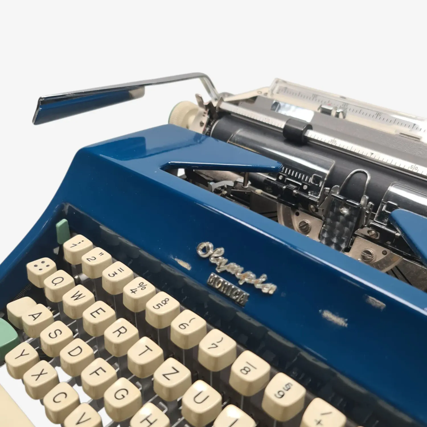 Olympia Monica (SM8) Restored 1960s Portable Typewriter (QWERTZ)