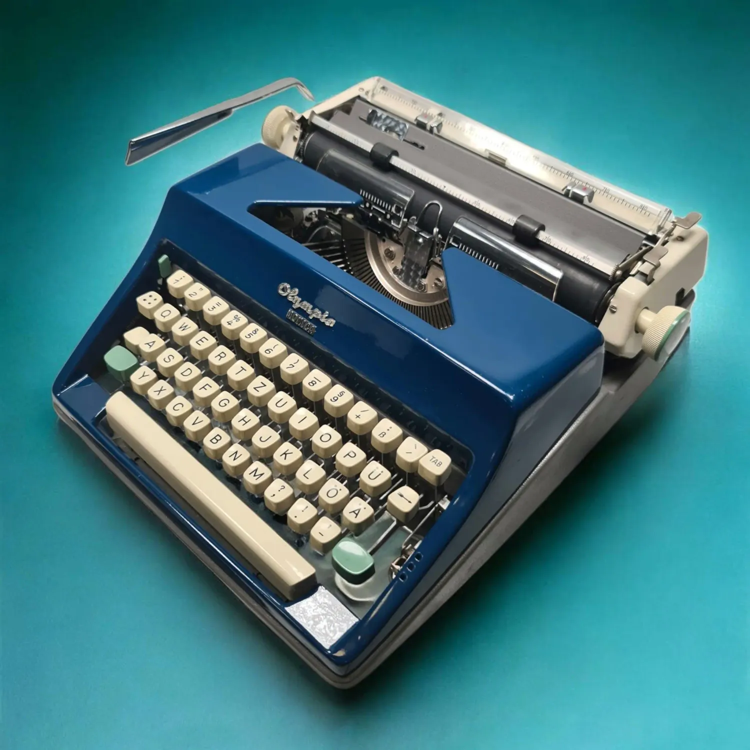 Olympia Monica (SM8) Restored 1960s Portable Typewriter (QWERTZ)