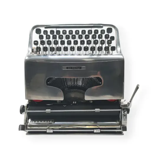 Olivetti Pluma 22 - Limited Polished Silver Edition Typewriter QWERTY