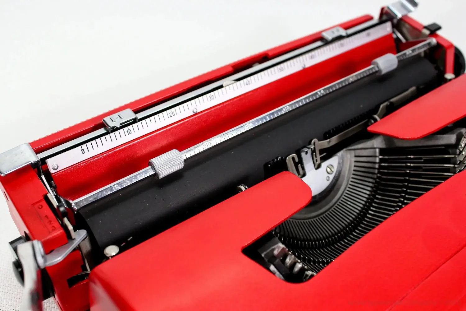 Olivetti Lettera 32 Red, Vintage Manual Typewriter, Restored
