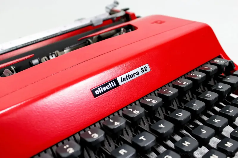 Olivetti Lettera 32 Red, Vintage Manual Typewriter, Restored