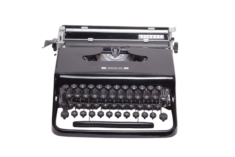 Olivetti Pluma 22 Glossy Black, Vintage Manual Typewriter, Restored