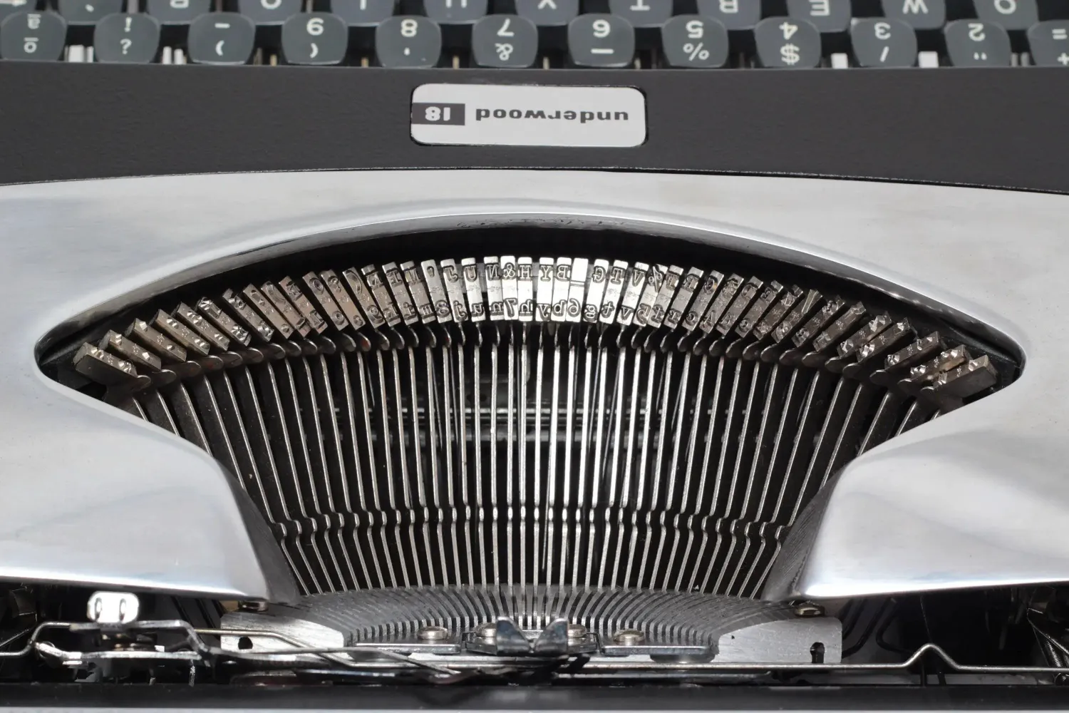 Underwood 18 Black &amp; Silver, Vintage Manual Typewriter, Refurbished