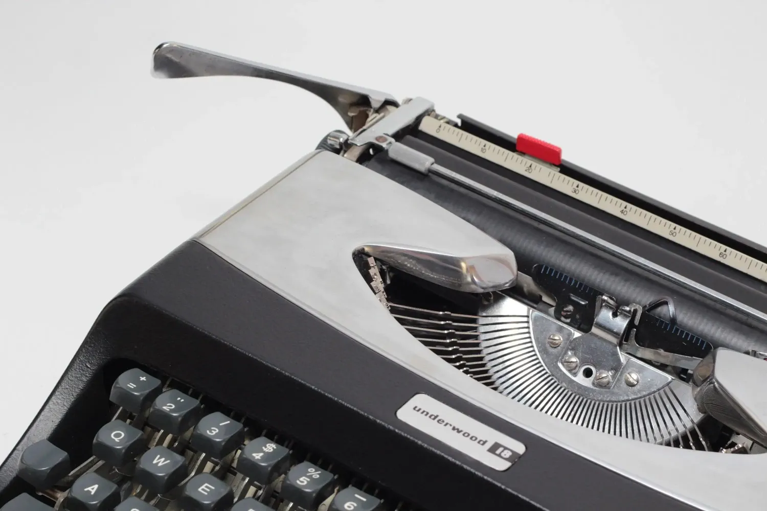 Underwood 18 Black &amp; Silver, Vintage Manual Typewriter, Refurbished