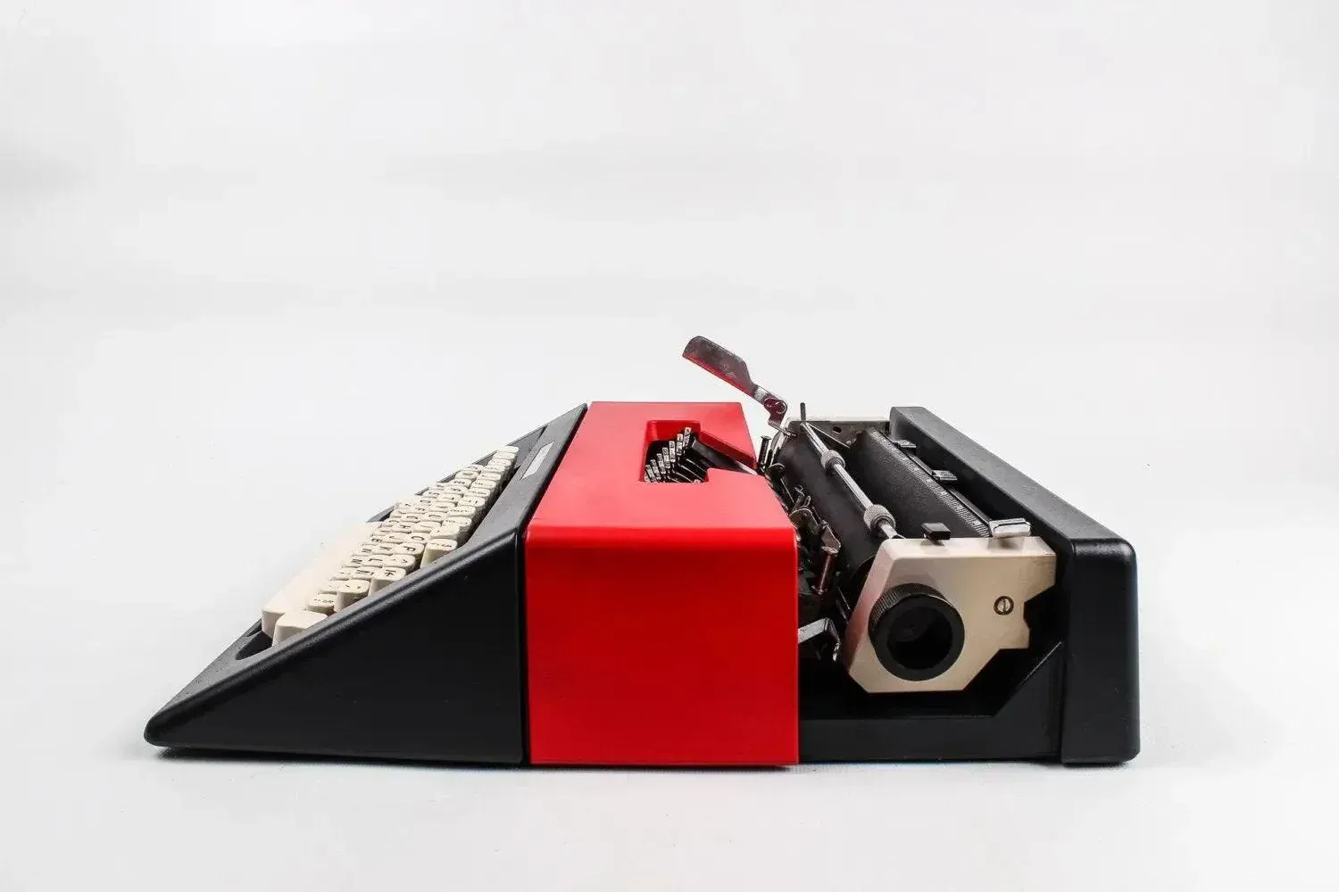 Olivetti Lettera 25 Red &amp; Black, Vintage Manual Typewriter, Refurbished