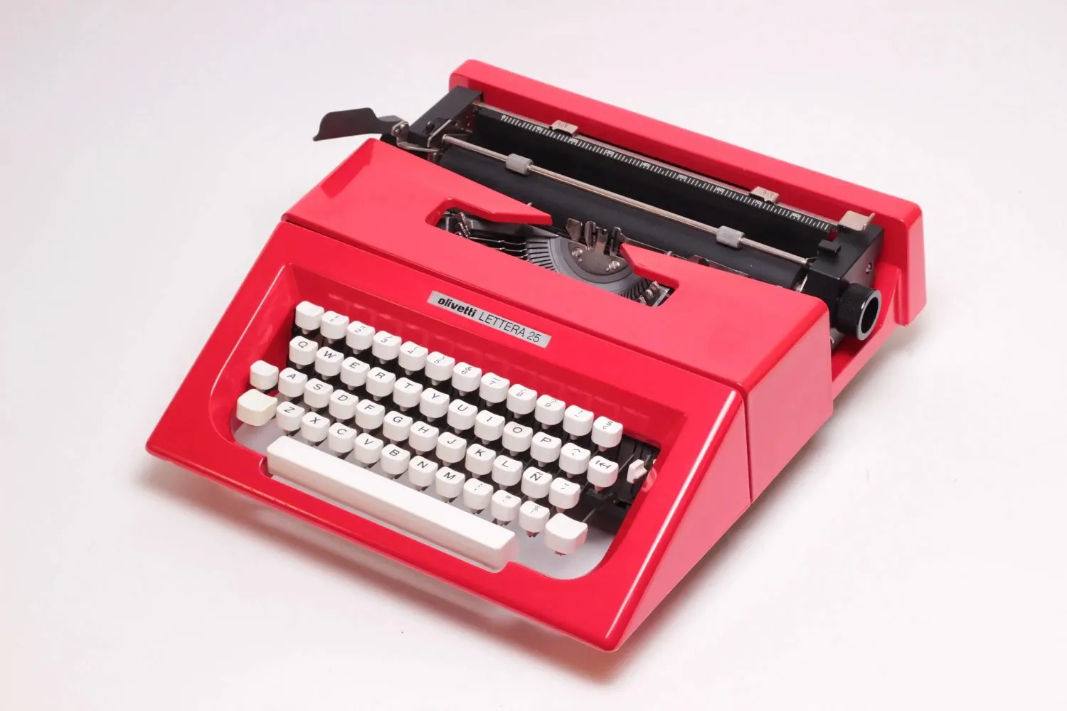 Olivetti Lettera 25 Red, Vintage Manual Typewriter, Refurbished