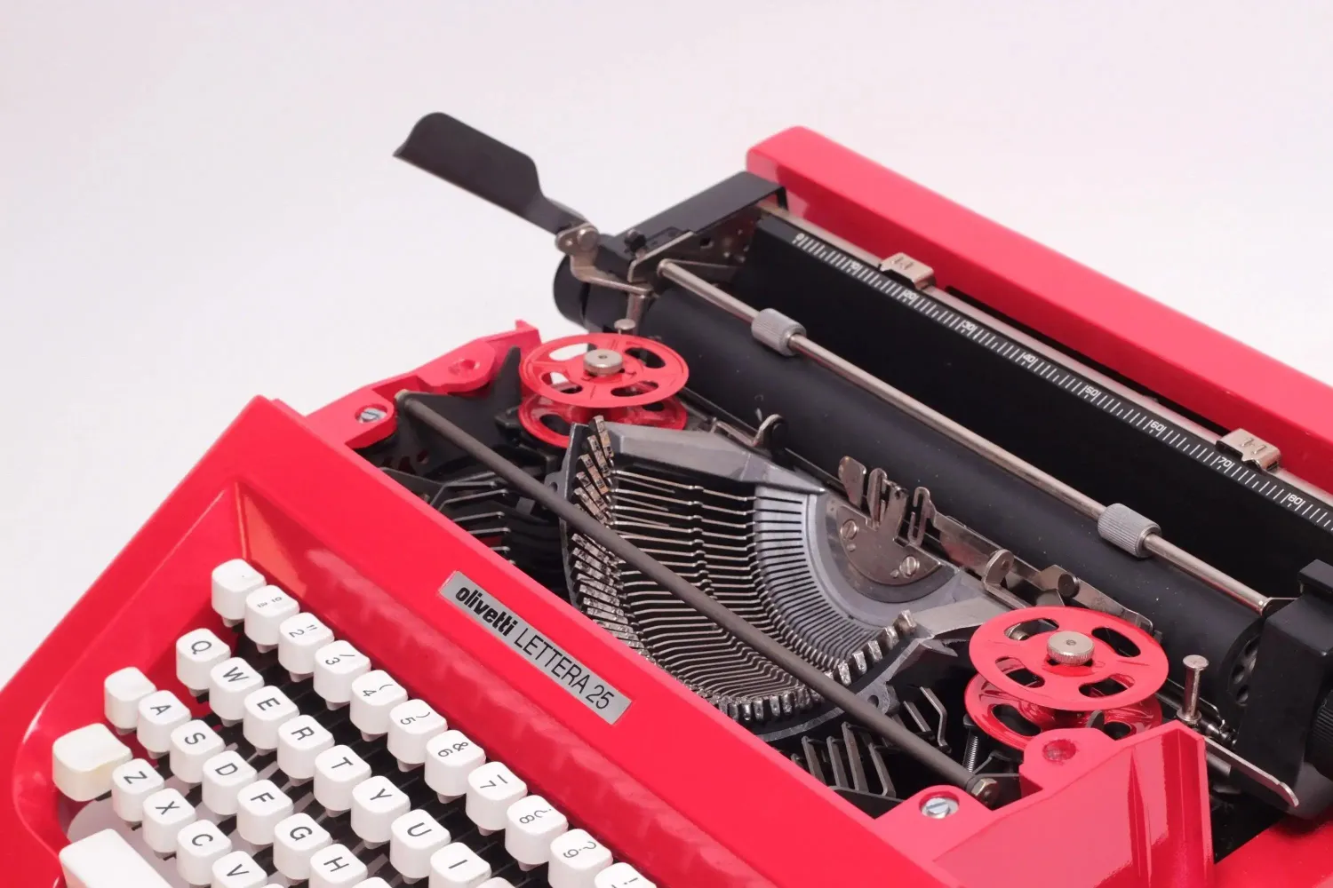 Olivetti Lettera 25 Red, Vintage Manual Typewriter, Refurbished