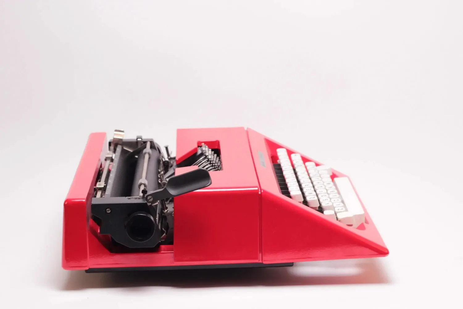 Olivetti Lettera 25 Red, Vintage Manual Typewriter, Refurbished