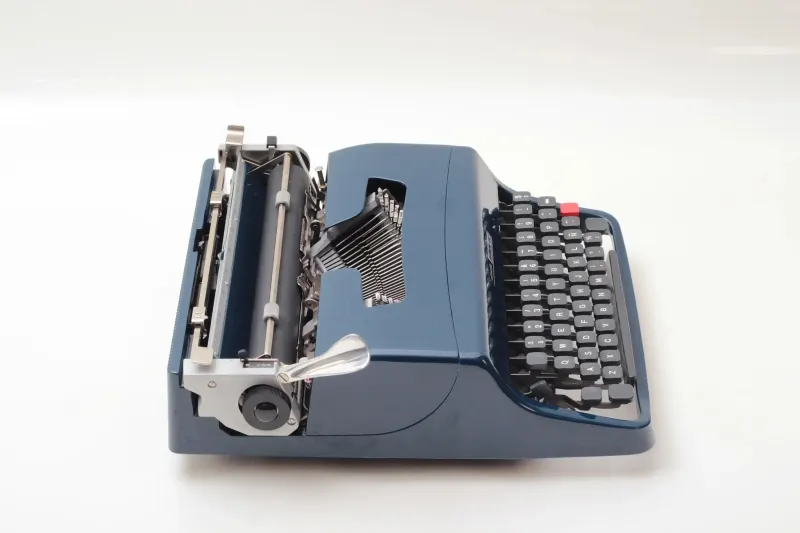Olivetti Lettera 32 Pro Azul Marino, Máquina de Escribir Vintage, Manual, Restaurada