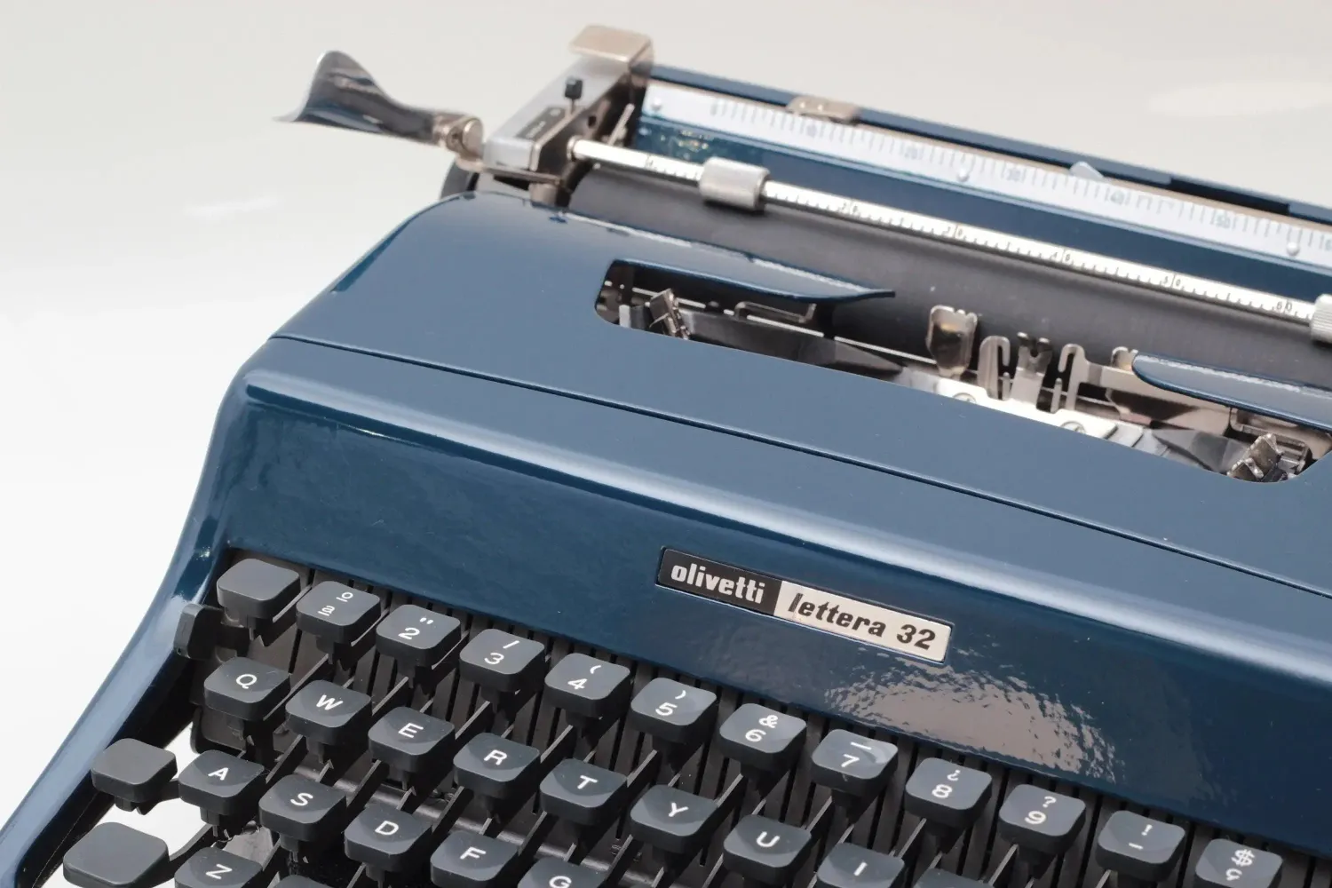 Olivetti Lettera 32 Pro Navy Blue, Vintage Manual Typewriter, Restored