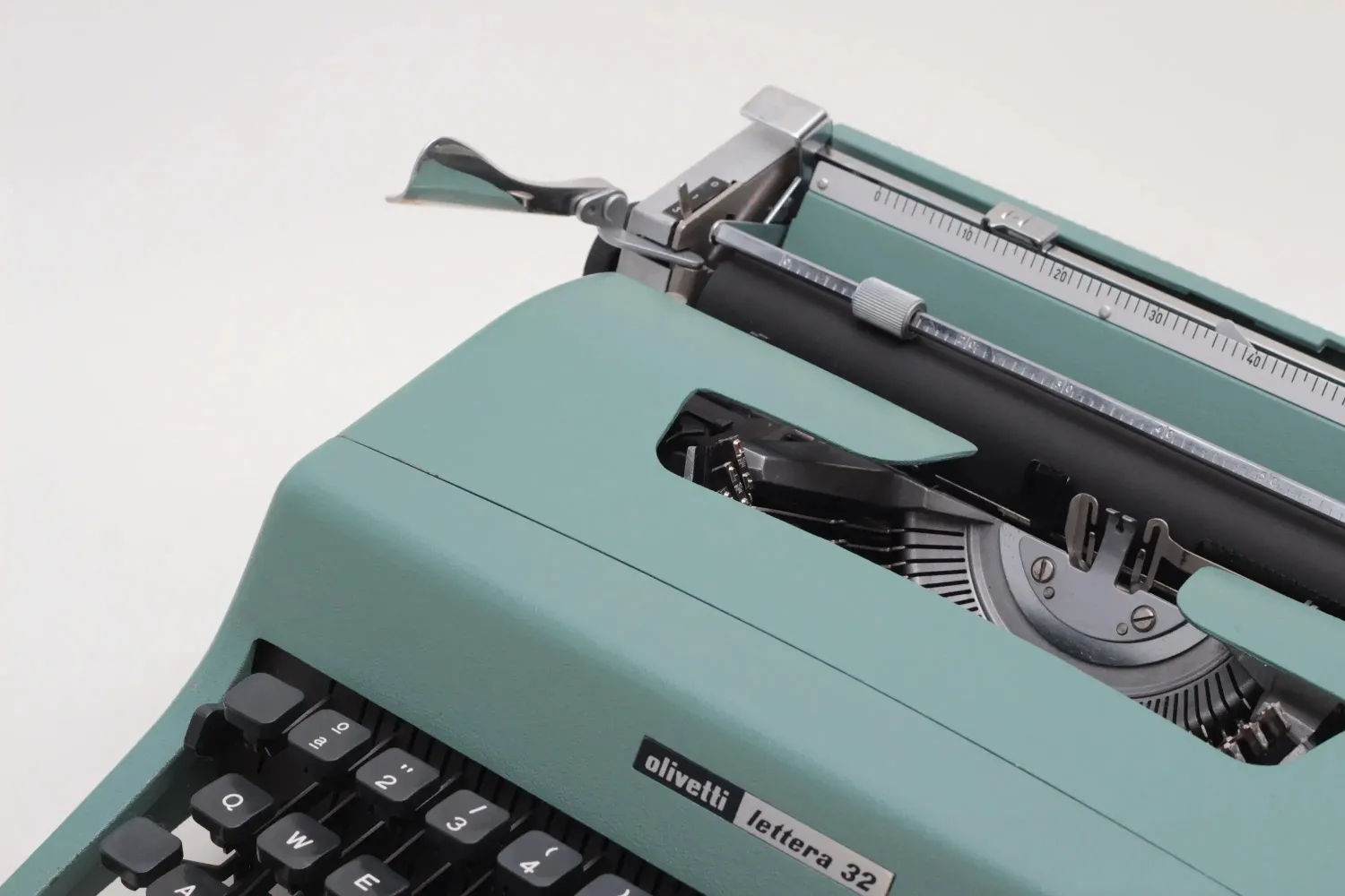 Olivetti Lettera 32 Original Green Vintage Manual Typewriter Serviced