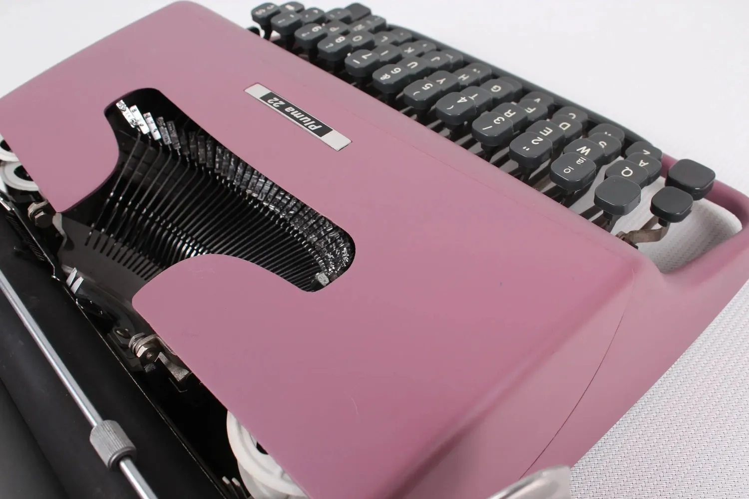 Olivetti Pluma 22 Light Violet, Vintage Manual Typewriter, Restored